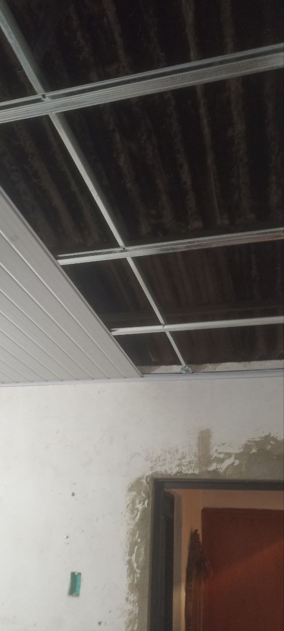 Instalación de cielo raso PVC - Trabajo en progreso